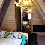 Lodge Osada Pod Beskidem- Chatki Caloroczne
