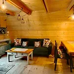 Osada Pod Beskidem- Chatki Caloroczne Lodge Szczyrk