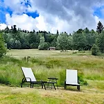 Lodge Osada Pod Beskidem- Chatki Caloroczne *