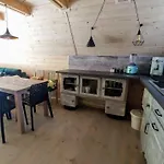 Osada Pod Beskidem- Chatki Całoroczne
