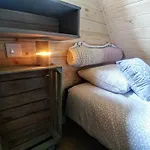 Lodge Osada Pod Beskidem- Chatki Caloroczne