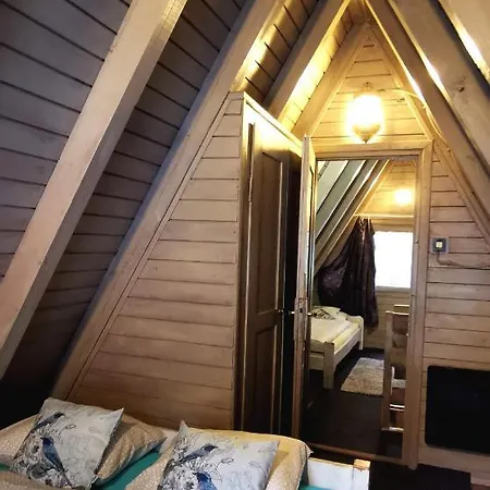Lodge Osada Pod Beskidem- Chatki Caloroczne *
