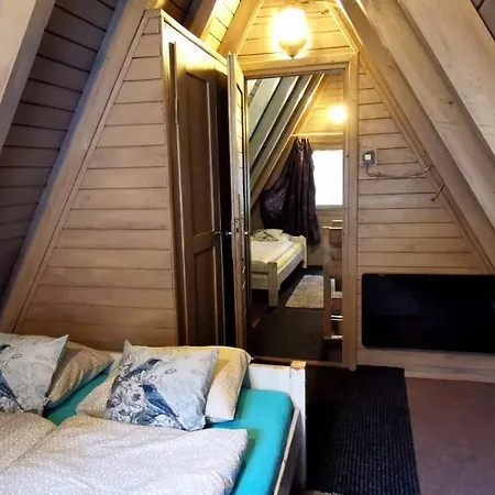 Lodge Osada Pod Beskidem- Chatki Caloroczne