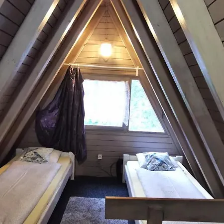 Osada Pod Beskidem- Chatki Caloroczne Lodge