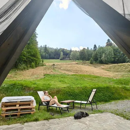 Lodge Osada Pod Beskidem- Chatki Caloroczne *