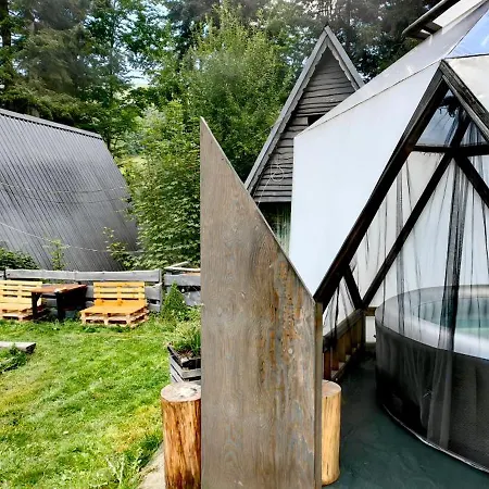 Osada Pod Beskidem- Chatki Caloroczne *