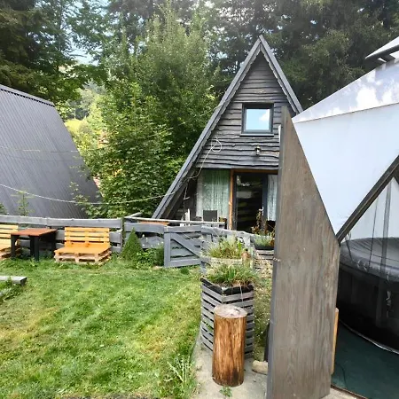 Osada Pod Beskidem- Chatki Caloroczne Szczyrk