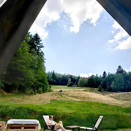 Osada Pod Beskidem- Chatki Caloroczne Lodge