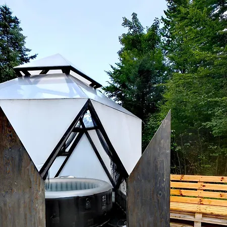 Lodge Osada Pod Beskidem- Chatki Caloroczne