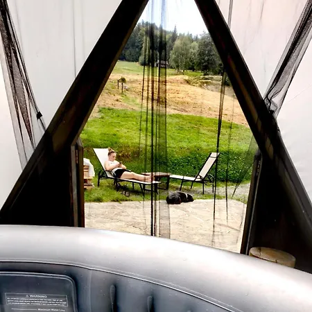 Osada Pod Beskidem- Chatki Caloroczne Szczyrk