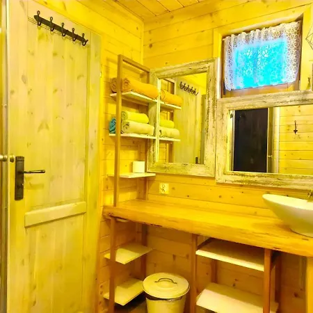 Osada Pod Beskidem- Chatki Caloroczne Szczyrk