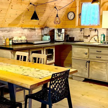 Osada Pod Beskidem- Chatki Caloroczne * Szczyrk