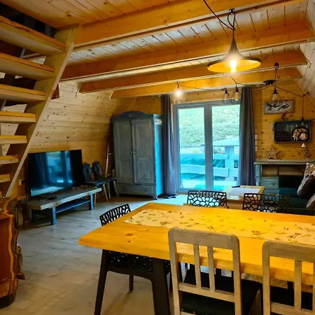 Lodge Osada Pod Beskidem- Chatki Caloroczne *