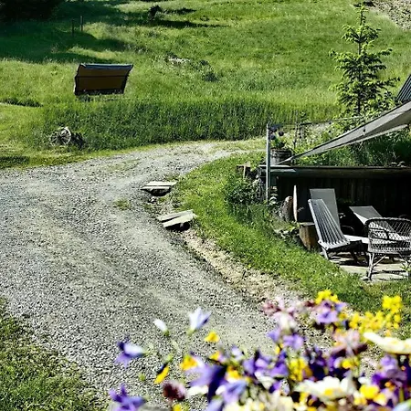 Lodge Osada Pod Beskidem- Chatki Caloroczne *