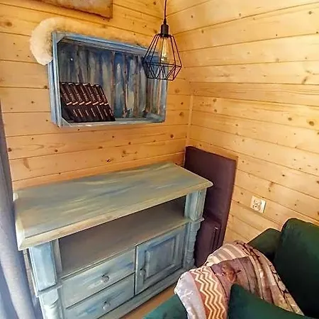 Osada Pod Beskidem- Chatki Caloroczne Szczyrk