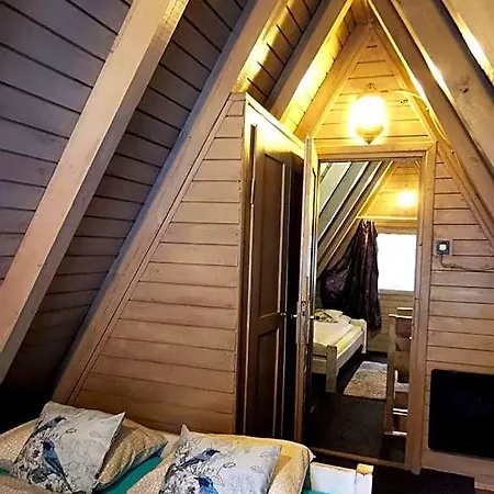 Osada Pod Beskidem- Chatki Caloroczne Lodge