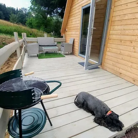 Lodge Osada Pod Beskidem- Chatki Caloroczne