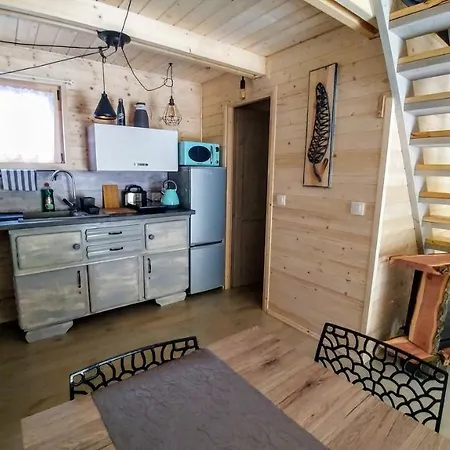 Osada Pod Beskidem- Chatki Caloroczne Lodge