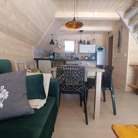 Lodge Osada Pod Beskidem- Chatki Caloroczne