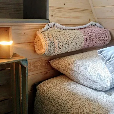 Lodge Osada Pod Beskidem- Chatki Caloroczne *