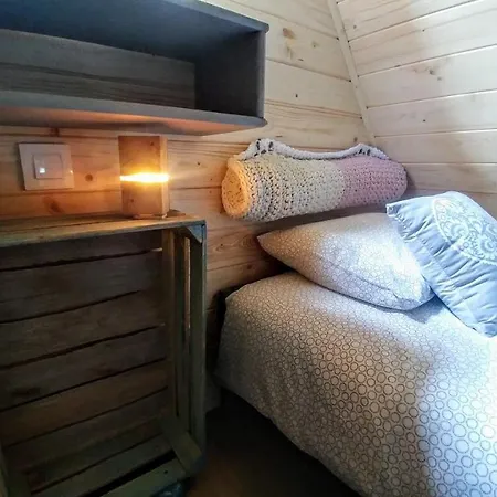 Lodge Osada Pod Beskidem- Chatki Caloroczne