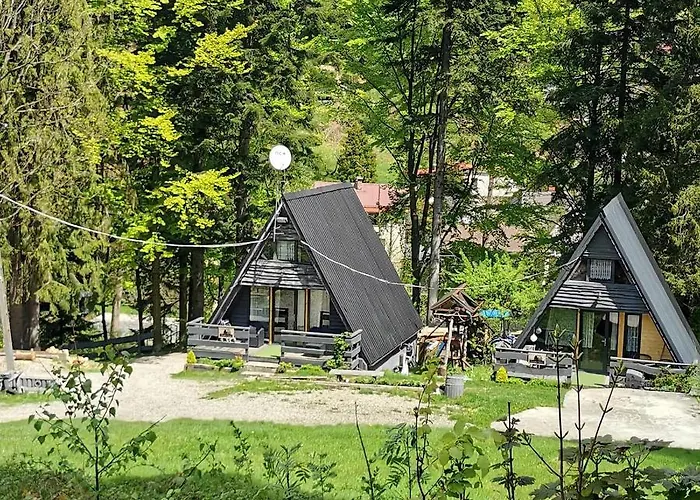 Lodge Osada Pod Beskidem- Chatki Caloroczne *