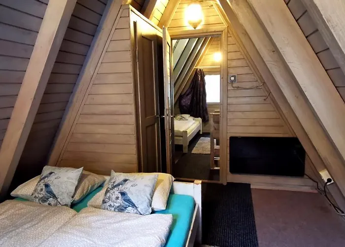 Lodge Osada Pod Beskidem- Chatki Caloroczne