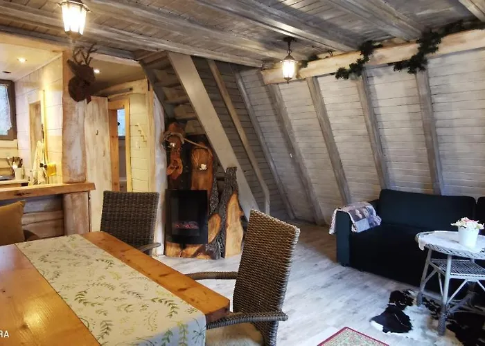 Osada Pod Beskidem- Chatki Caloroczne Szczyrk