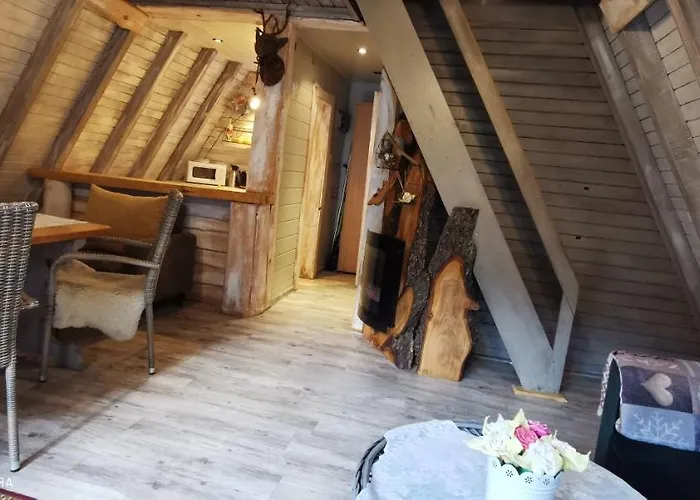 Osada Pod Beskidem- Chatki Caloroczne *