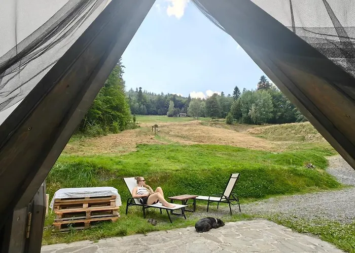 Lodge Osada Pod Beskidem- Chatki Caloroczne *