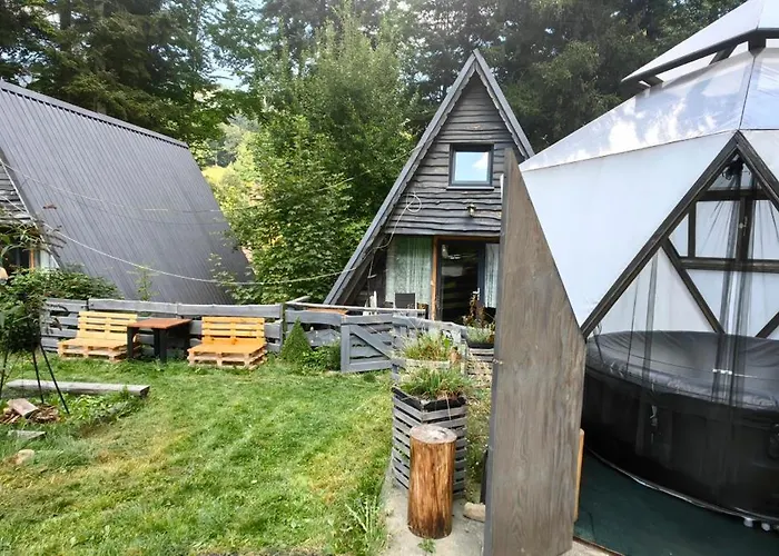 Osada Pod Beskidem- Chatki Caloroczne Szczyrk