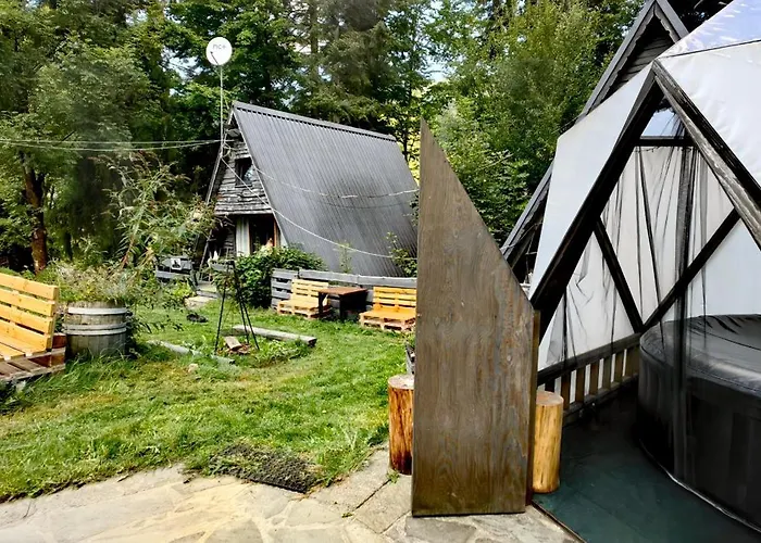 Osada Pod Beskidem- Chatki Caloroczne * Szczyrk