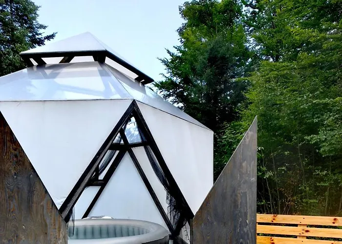 Lodge Osada Pod Beskidem- Chatki Caloroczne