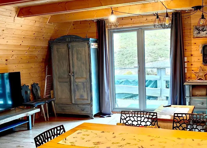 Osada Pod Beskidem- Chatki Caloroczne Szczyrk