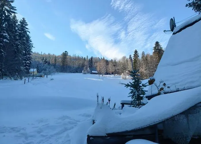 Lodge Osada Pod Beskidem- Chatki Caloroczne *