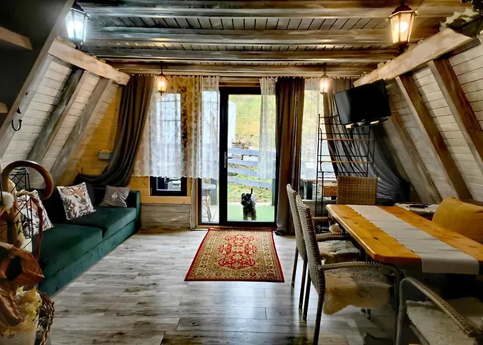 Osada Pod Beskidem- Chatki Caloroczne Lodge