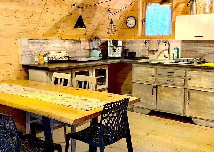 Osada Pod Beskidem- Chatki Caloroczne * Szczyrk