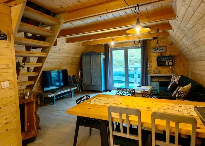 Lodge Osada Pod Beskidem- Chatki Caloroczne *