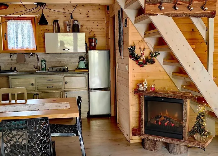 Lodge Osada Pod Beskidem- Chatki Caloroczne