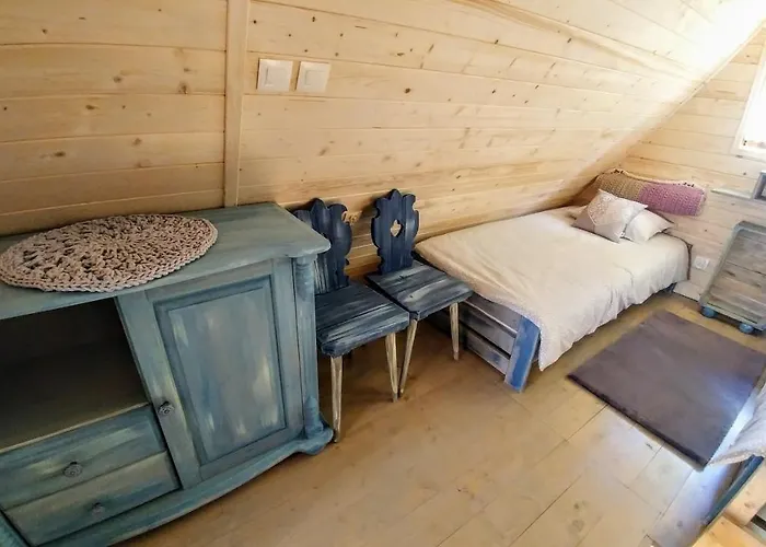 Lodge Osada Pod Beskidem- Chatki Caloroczne *
