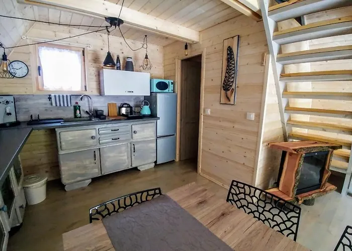 Osada Pod Beskidem- Chatki Caloroczne Lodge