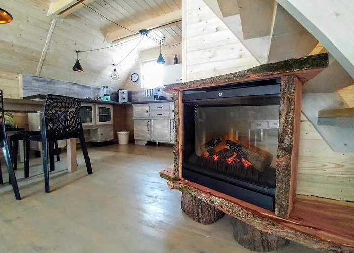 Lodge Osada Pod Beskidem- Chatki Caloroczne *