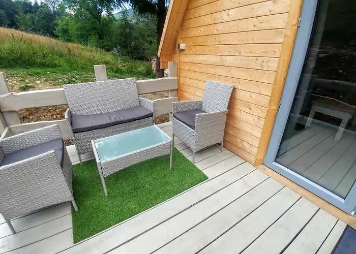 Osada Pod Beskidem- Chatki Caloroczne Szczyrk