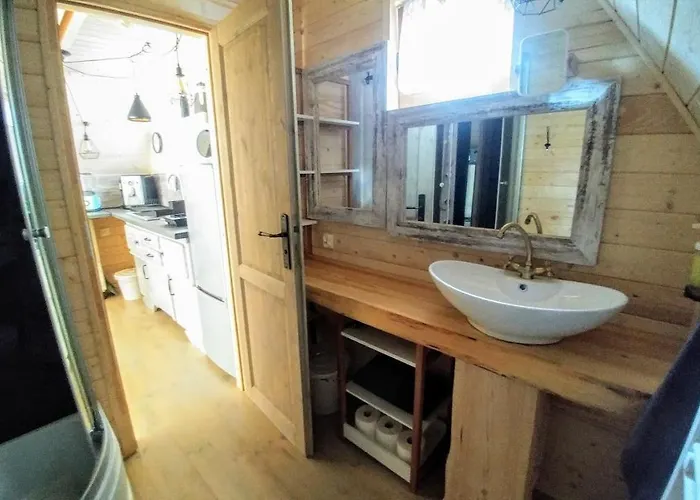 Osada Pod Beskidem- Chatki Caloroczne *