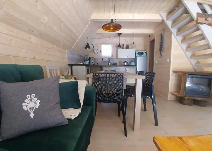 Lodge Osada Pod Beskidem- Chatki Caloroczne