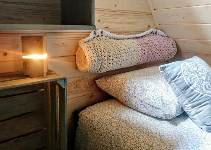 Lodge Osada Pod Beskidem- Chatki Caloroczne *