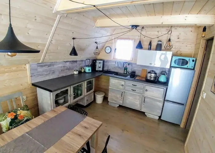 Osada Pod Beskidem- Chatki Caloroczne Lodge Szczyrk